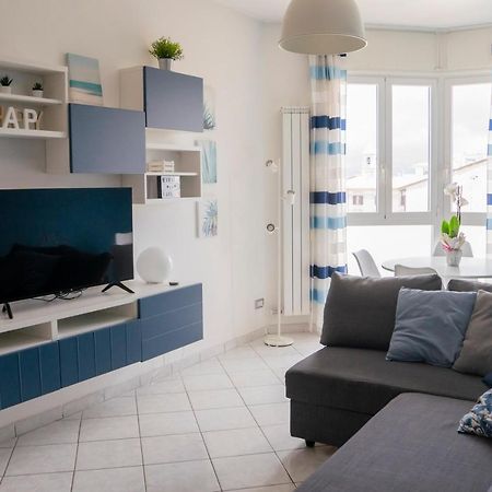 Ad Un Passo Dal Molo Con 2 Biciclette Incluse Apartamento Viareggio Exterior foto